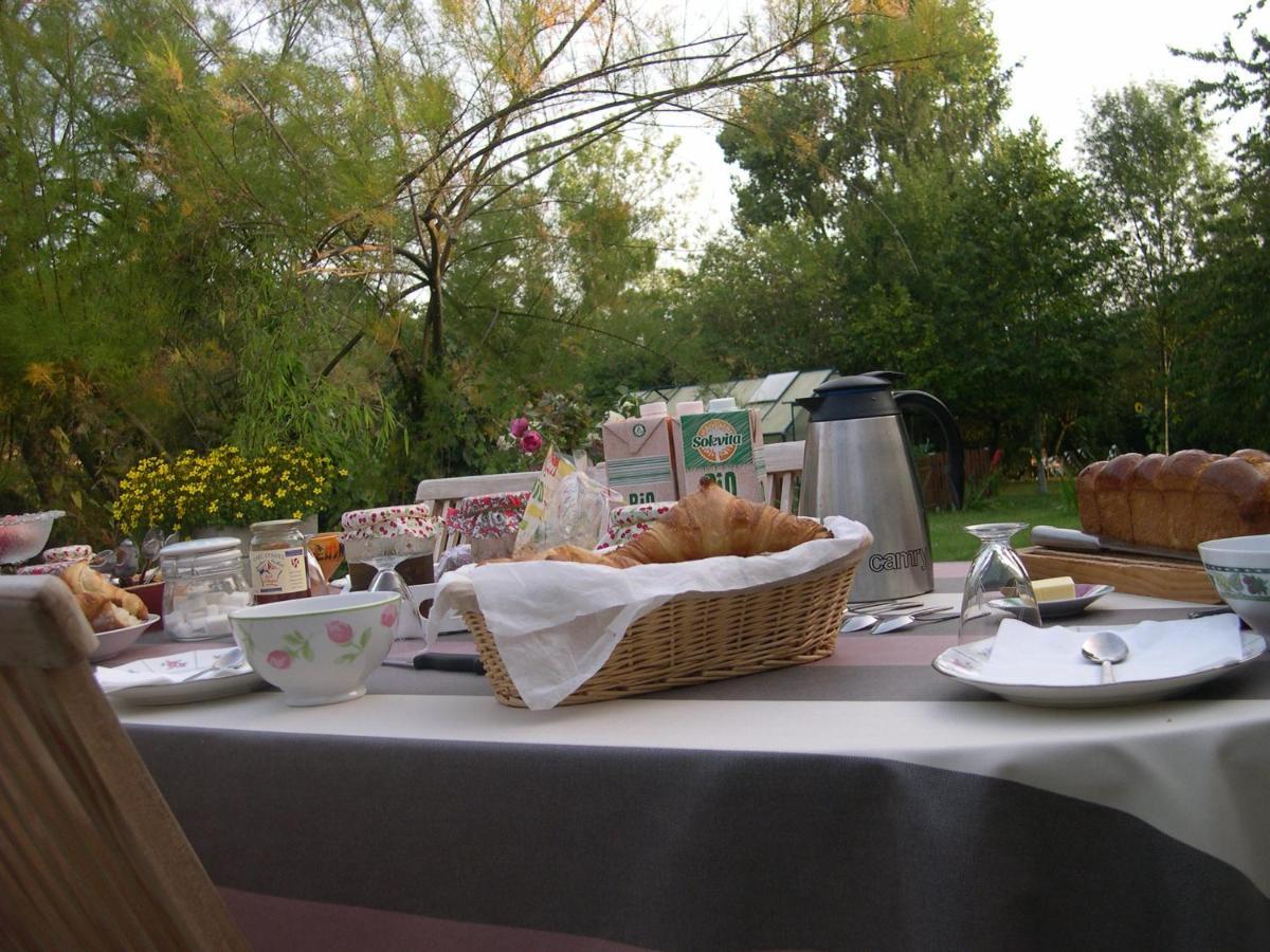 L'Ancien Prieure Bed & Breakfast Saint-Jean-de-la-Motte Екстериор снимка
